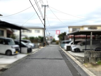 道路（南東から北西へ）