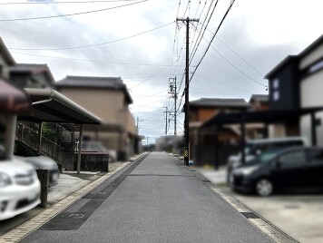 道路（北西から南東へ）