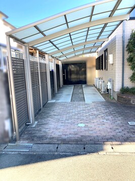 駐車場（カーポート２台・カースペース１台）