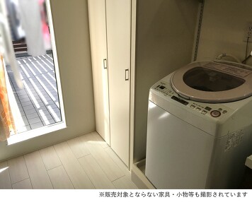 洗濯スペースからベランダ