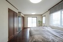 約11.3帖の2階 洋室は、ドアが２か所あり、２室への分割が可能！
