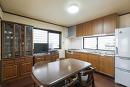 約8.0帖の1階ダイニングキッチン、北・西面に窓あり、床下収納あり！