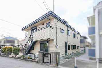 ２階キッチンから出入りができる外階段付き！