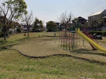天拝坂南公園（約10ｍ）