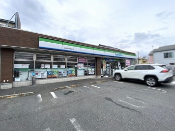 ファミリーマート武蔵村山大南通り店まで徒歩5分
