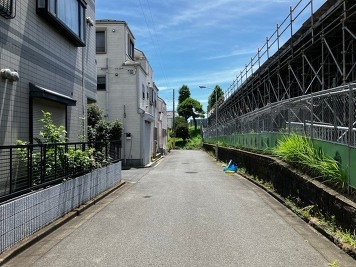 前面道路(西)